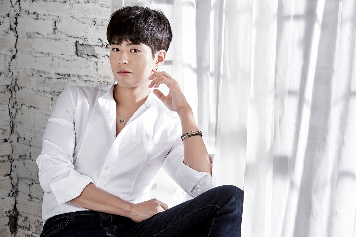 Внешность у Бо Гома необычная — одновременно и модельная, и милая, и местами даже угловатая