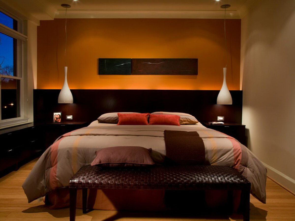 Спальня в коричнево оранжевых тонах