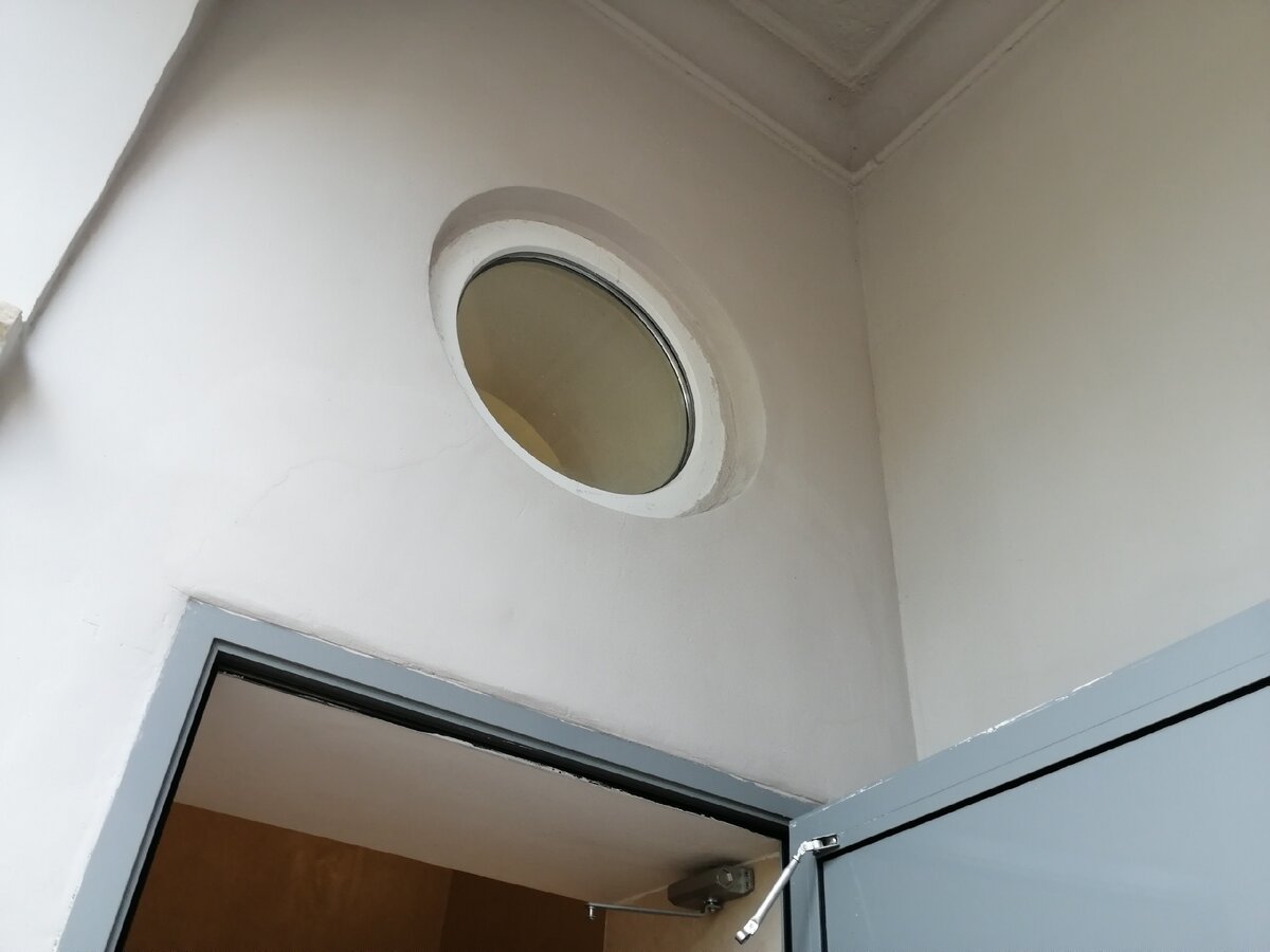 Шикарный сталинский туалет у северного входа на ВДНХ. Фото Светы Давыдовой