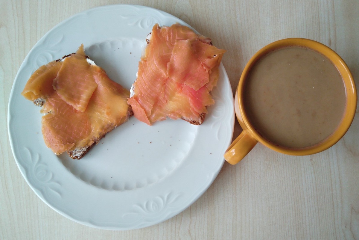 372.2 ккал/ 27.2 белки/ 19.3 жиры/ 22.4 углеводы