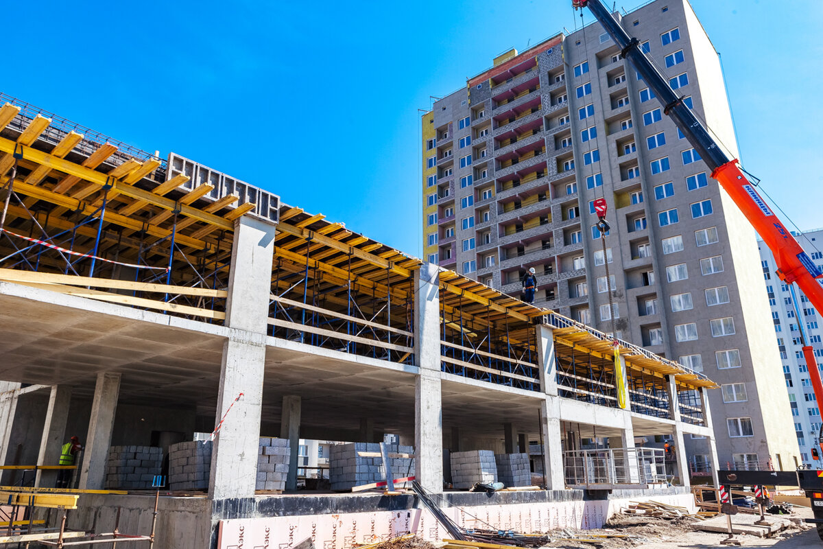 Звезда строит