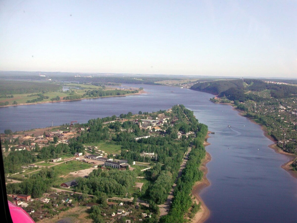 Место впадения реки Кама в Волгу