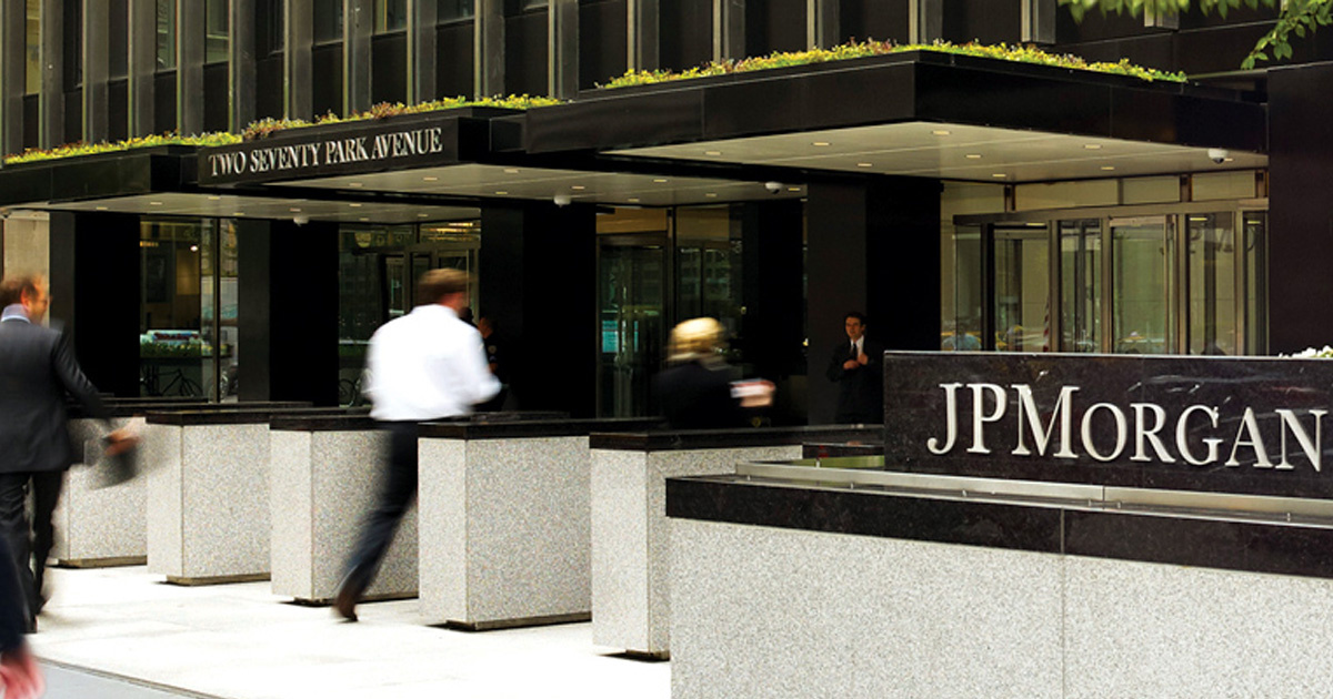 Отчеты американскому финансовому ведомству передавали JP Morgan Chase, HSBC, Standard Chartered и Bank of New York Mellon.