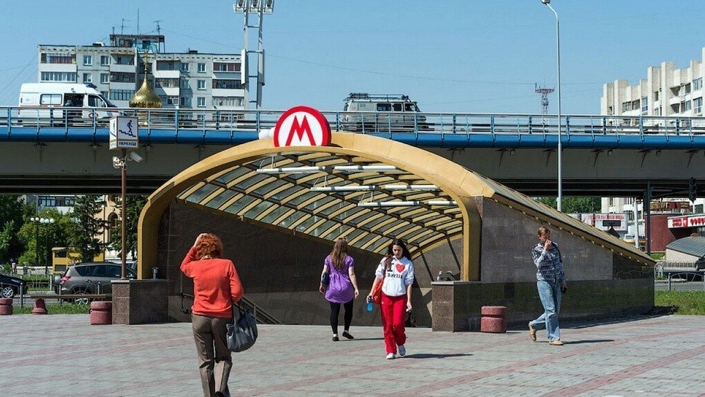 Единственная построенная станция Омского метро. Сейчас используется как подземный переход.
