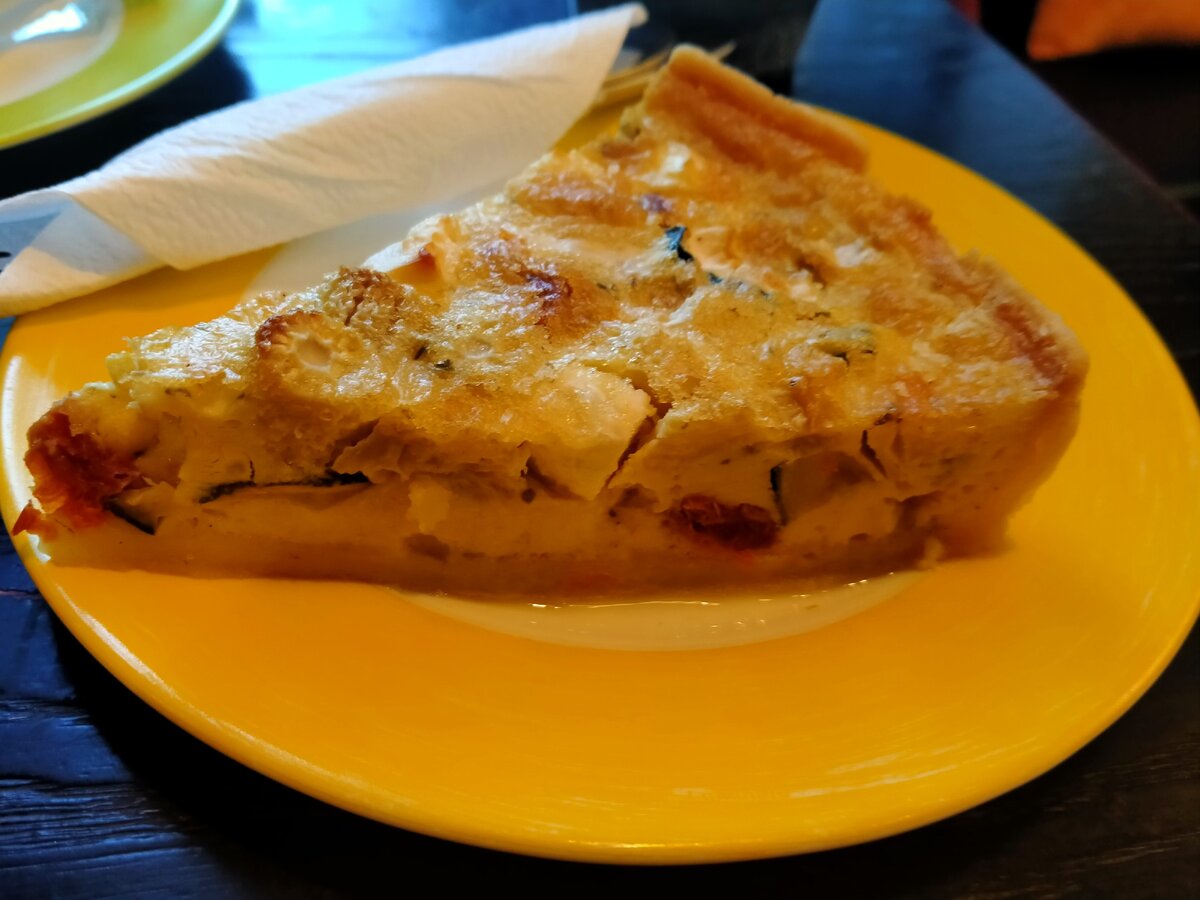 У меня брынза и вяленые помидоры 