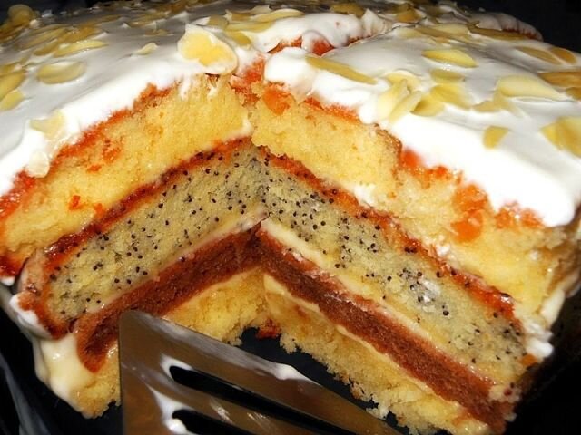 2. Вкуснейший торт "Сметанная королева"

Ингредиенты:
на один корж

2 яйца
250 гр сметаны (у меня была 42%)
2/3 ст. сахара (можно и меньше)
2 ч.л. крахмала (полная ложечка с небольшой горкой)
1/2 пакетика разрыхлителя
7 ст. л. просеянной муки (ложка с небольшой горкой)
чуть соли

Приготовление:

1. Таких коржей может быть 3-4-5 (смотря сколько у вас добавок 
в эти самые коржи есть)
2. У меня было 4: жареный солёный арахис, мак, какао 
и кокосовая стружка
3. для крема - 1кг сметаны, 250 гр сахарной пудры, 
пакетик ванильного сахара
4. Выпекала в разогретой духовке на антипригарном противне. 
Если выпекать на обычном, то обязательно застелить промасленной бумагой, иначе корж не отстанет. Вынимать осторожно и только в горячем виде.
5. Кремом смазывать горячий корж, так сказать для пропитки. Остальной крем держать в холодильнике. 
Когда корж и заметно впитавшийся крем остынут, сверху наносим крем из холодильника уже слоем потолще. 
Так повторяем со всеми коржами. 
Сверху я посыпала листочками миндаля. Всё :)

Приятного аппетита!