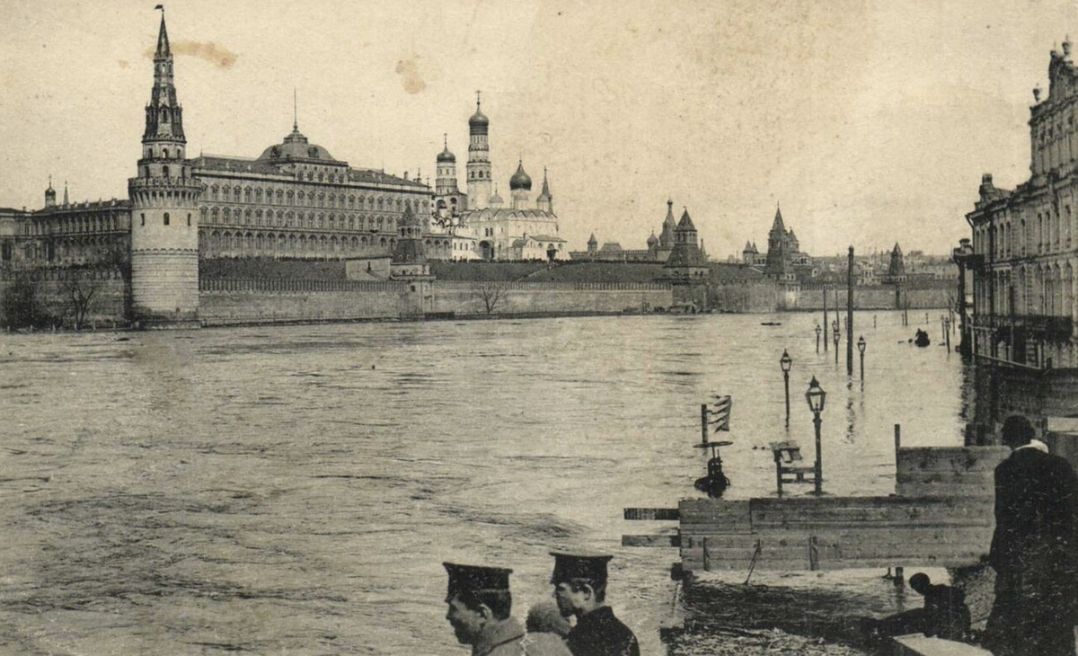 Вид с Москворецкого моста