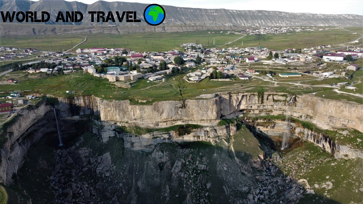 Фото из личного архива: В этом месте сразу несколько водопадов. На фото целых три.