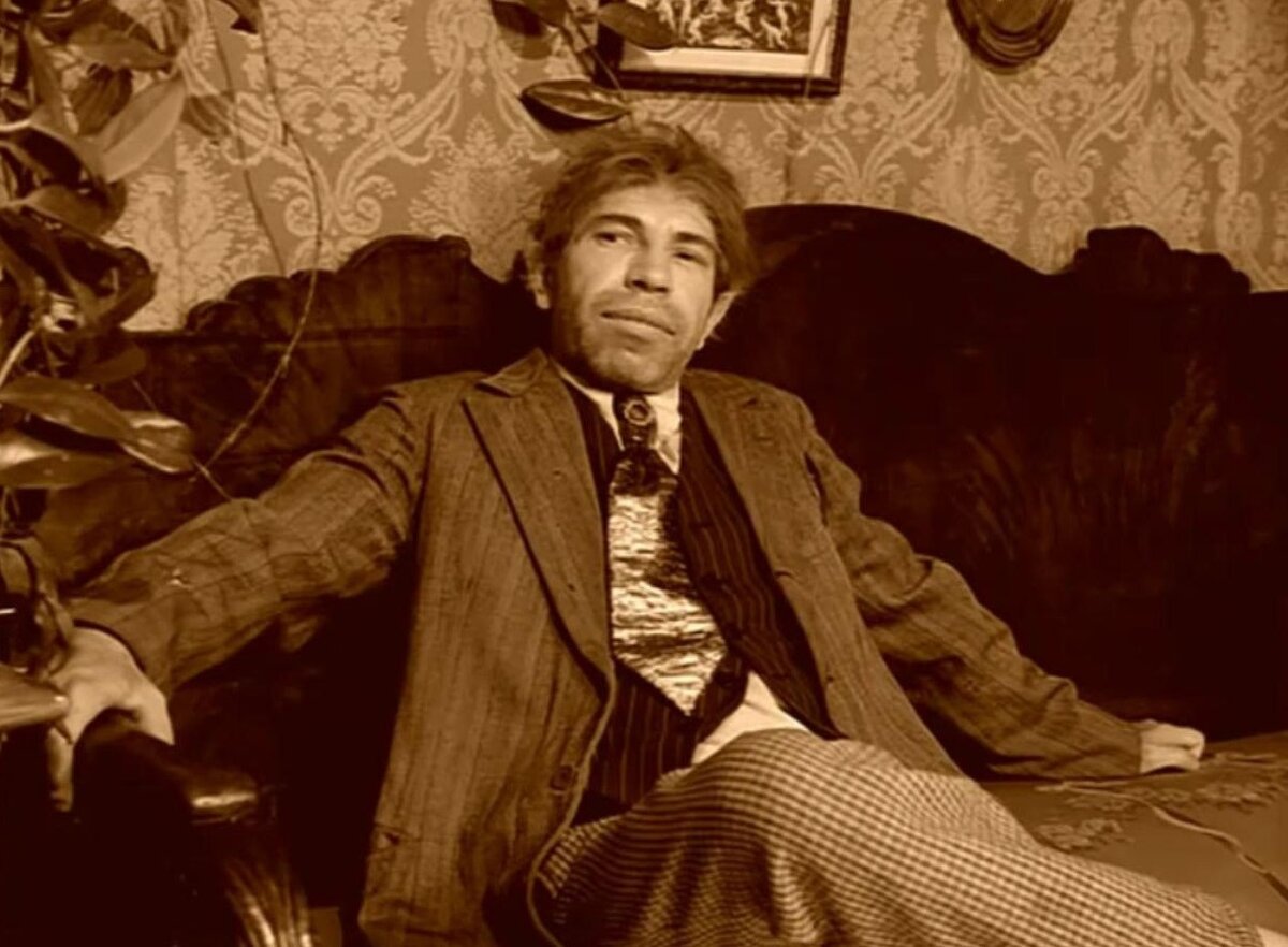 Я теперь лайф-коуч. Тренинги вести буду. 