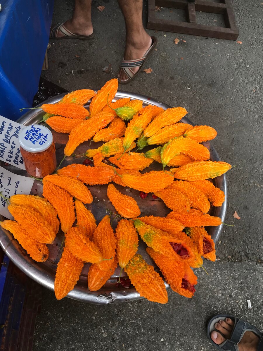 фрукт Момордика - зря выброшенные деньги, вкуса нет, но это сугубо индивидуально!