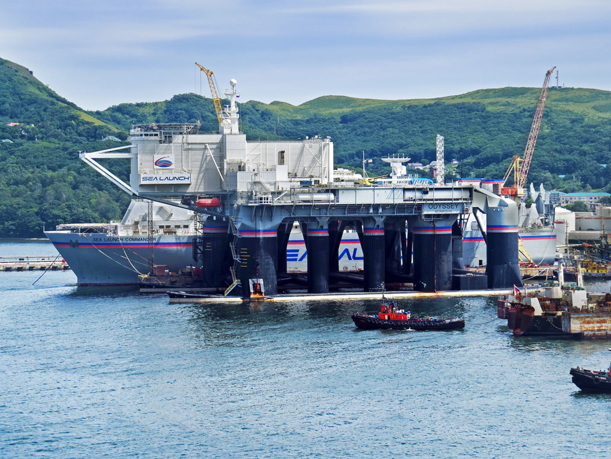 Плавучий порт. Морской старт плавучий космодром. Морской старт в порту Славянка. Космодром морской старт Славянка. Порт Славянка Приморский край.