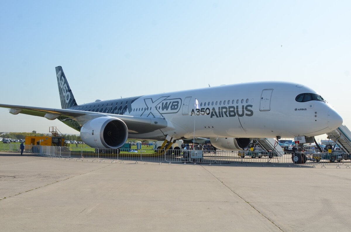 Airbus отзывы. Airbus a350-2000. Airbus a317. Боинг 1000000. Airbus 329.