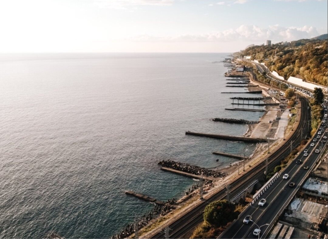 Вид на Чёрное море с Замка Кваитко (фото из инстаграм @irinaortega.foto)