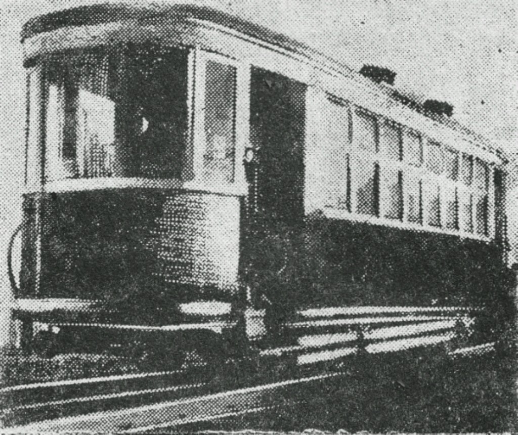 Новый вагон с деревянным кузовом принят в эксплуатацию. Скан из газеты "Удмуртская Правда", номер 256 за 1935 год, фото П.Катаева. Снято за 16 дней до пуска трамвая