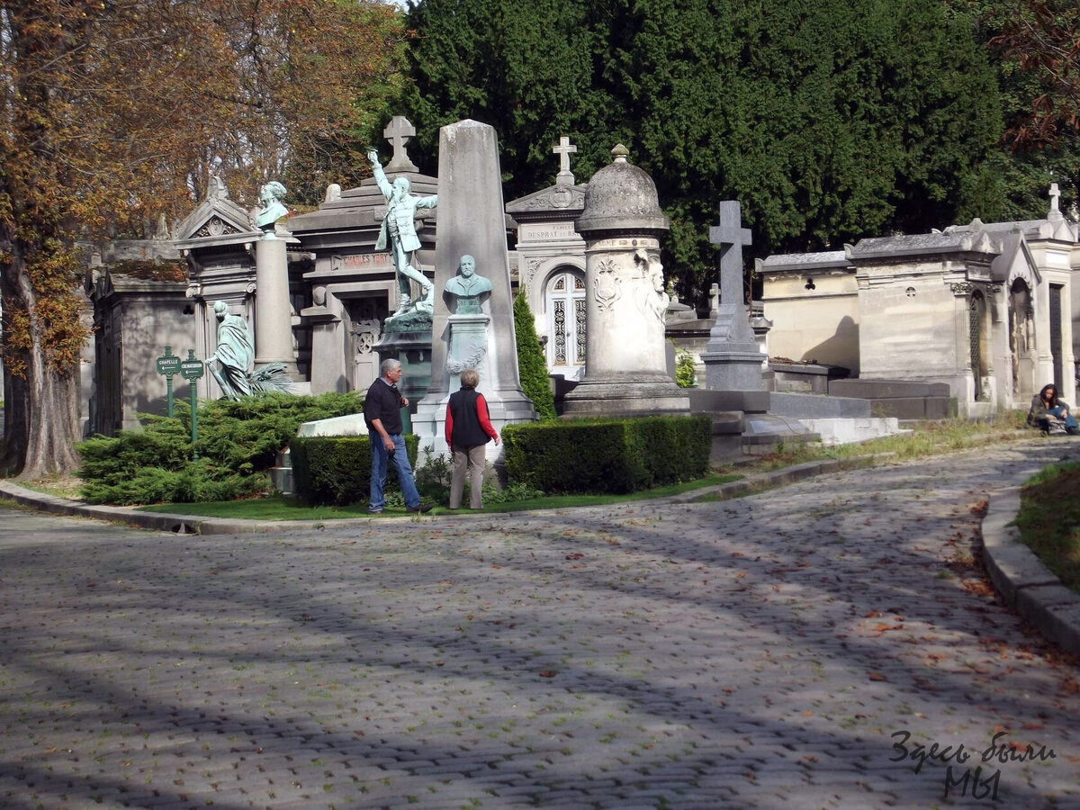 Надгробия и склепы Пер-Лашез.