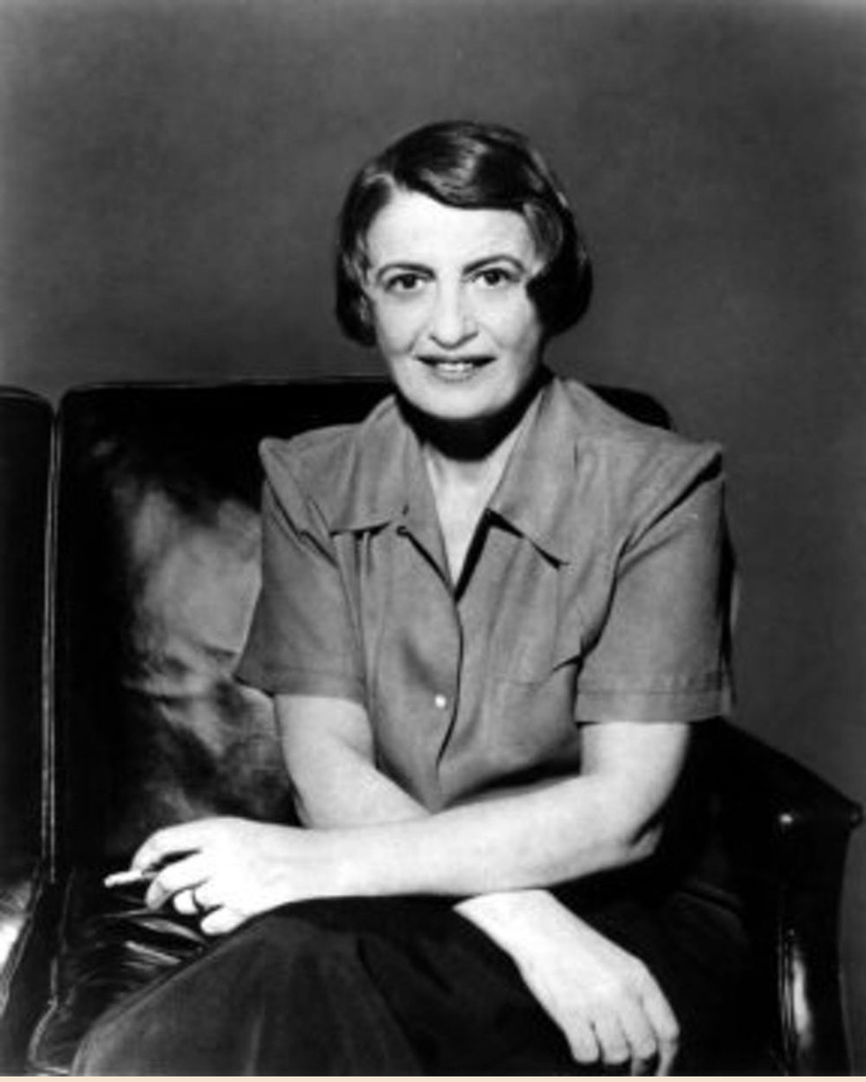 Ayn rand. Айн Рэнд. Айн Рэнд писательница. Айн Рэнд в молодости. Философ Айн Рэнд.