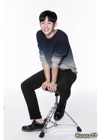 Источник: https://doramatv.live/list/person/jung_hae_in