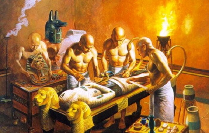Почему фараонов мумифицировали?