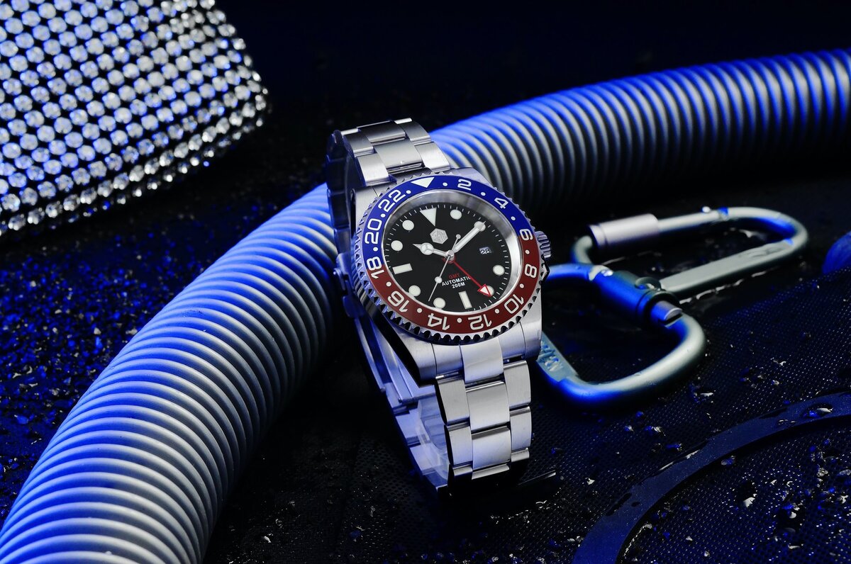 Один из многочисленных хомажей на наручные часы Rolex GMT-Master II - San-Martin GMT