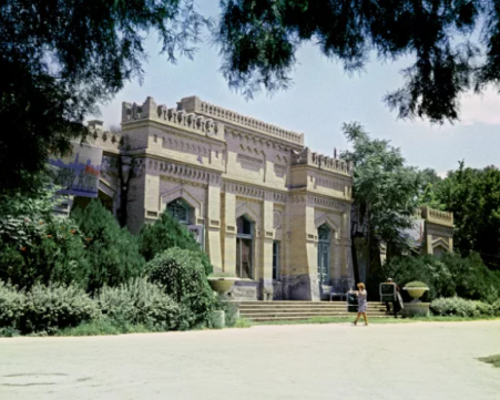 Здание санатория в г. Байрамали