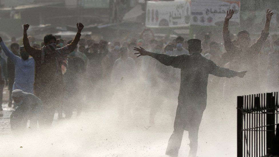 Франция призывает граждан покинуть Пакистан на фоне антифранцузских протестов.