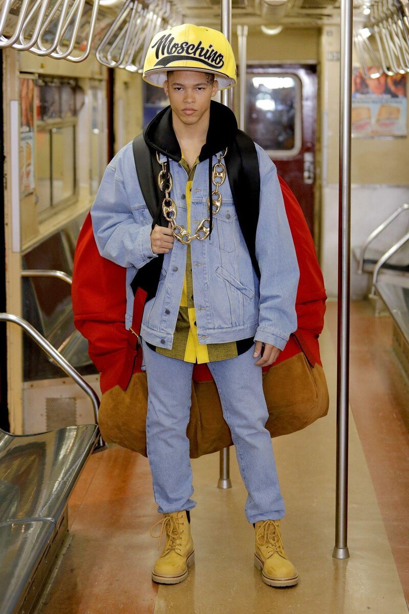 Коллекция Moschino Prefall 2020 / Фото: Getty Images