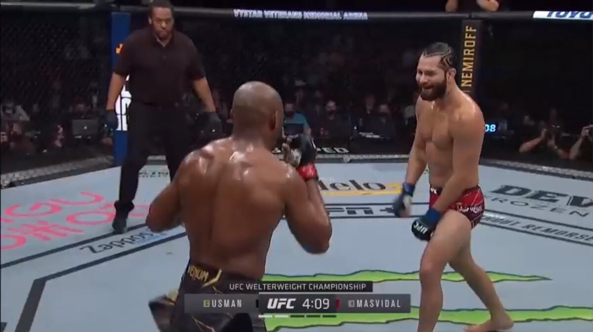 Улыбка Хорке в ответ на удары Камару