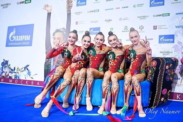 Юниорская сборная команда России в групповом упражнении, фото Олег Наумов