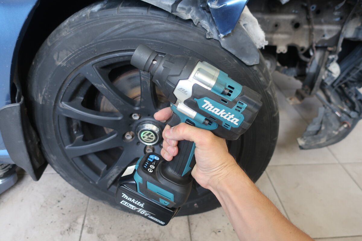 аккумуляторный гайковёрт Makita DTW 700