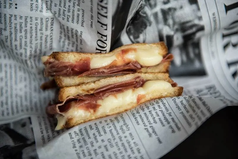 Готовый сэндвич крок-сеньор. Источник: пресс-служба Нового канала