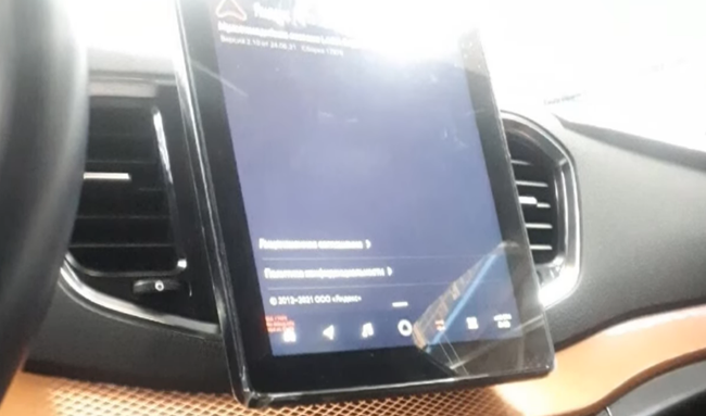 На новой Лада Веста ФЛ появился мягкий пластик на торпеде. Комплектация FL уже поступает в автосалоны (разбор изменений)