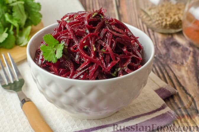 свекла, чеснок, зелень кинзы, масло растительное, уксус, перец красный молотый, перец чёрный молотый, паприка молотая, кориандр, сахар, соль