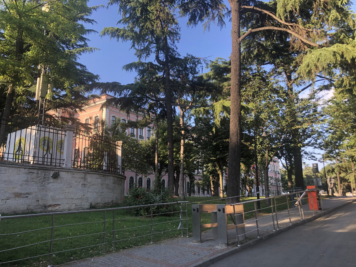 Парк Стамбульского университета.
