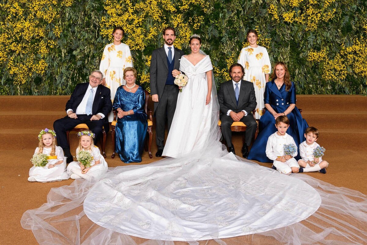 Брачные узы с семьей. Свадьба принца Филиппа и Нины Флор. Дочь пола Уокера свадьба. Принц Филиппос.