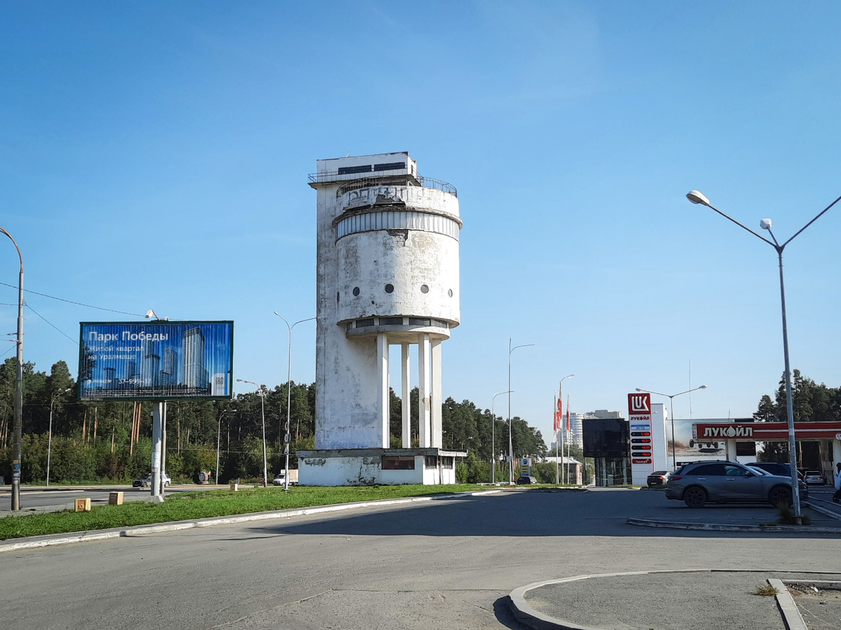 Водонапорная башня на Уралмаше.