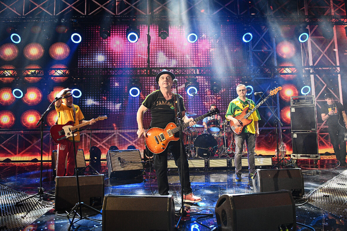 Fancy contact альбом. Show 30. Фото тв-шоу 30 лет спустя. Новогодняя ночь на первом 2016. Show 30.