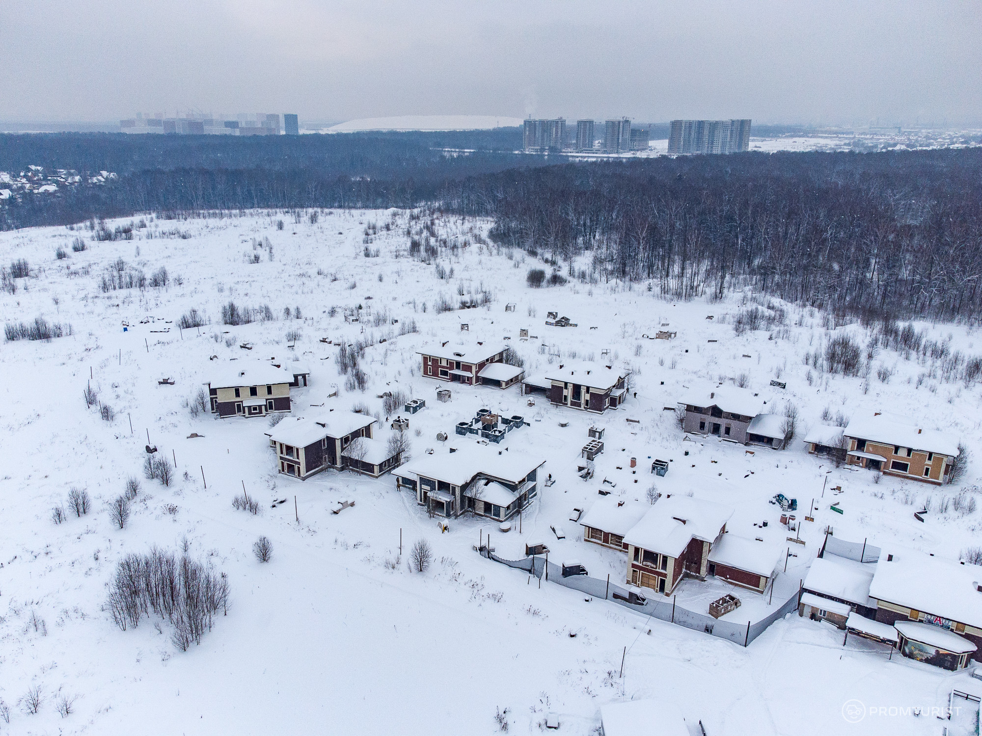Посёлок брошенных, богато отделанных домов. Дома строили бандиты, а покупали их глупцы ???1
