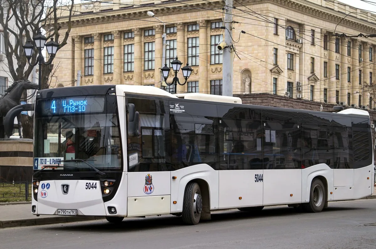 Общественный транспорт ростов на дону. Автобус 4 Ростов-на-Дону. Автобус НЕФАЗ 5299 40 52 Ростов на Дону. 4а автобус Ростов. Автобус 3 Ростов на Дону.