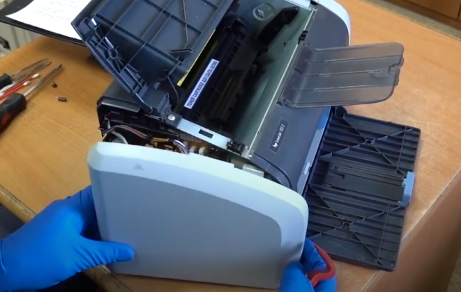 Расположение на плате конденсаторов, которые нужно проверить