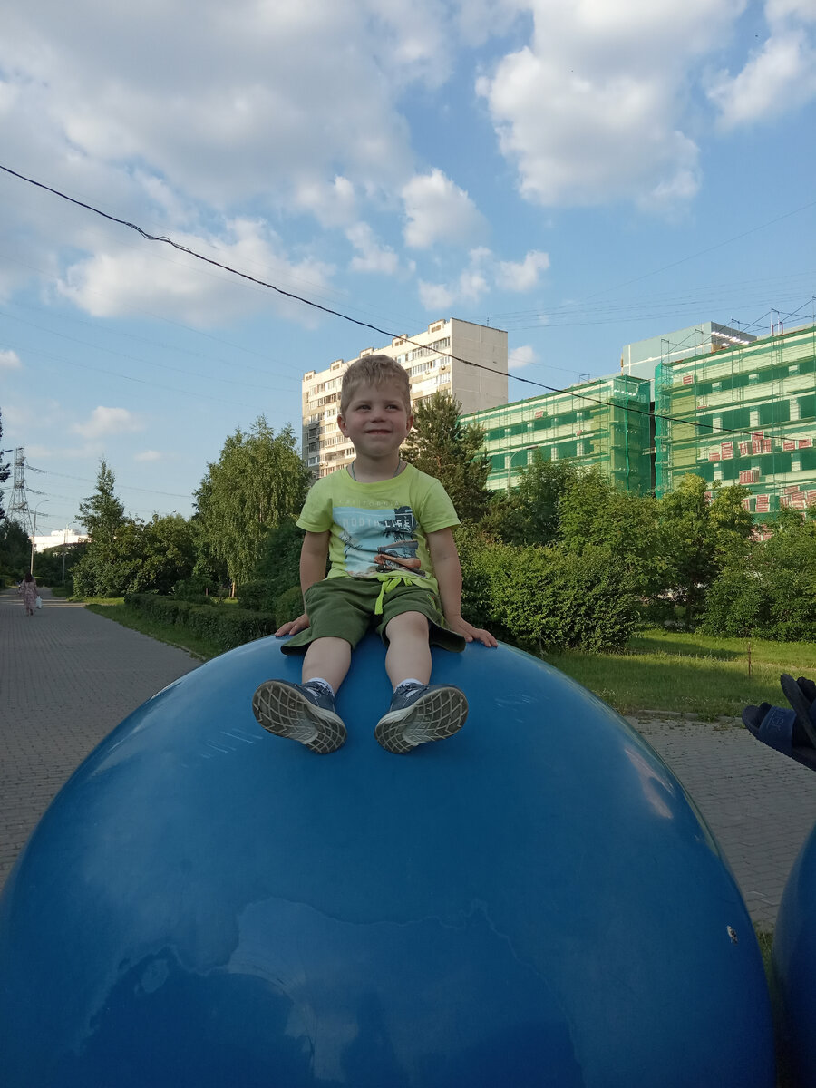 Я самый большой.