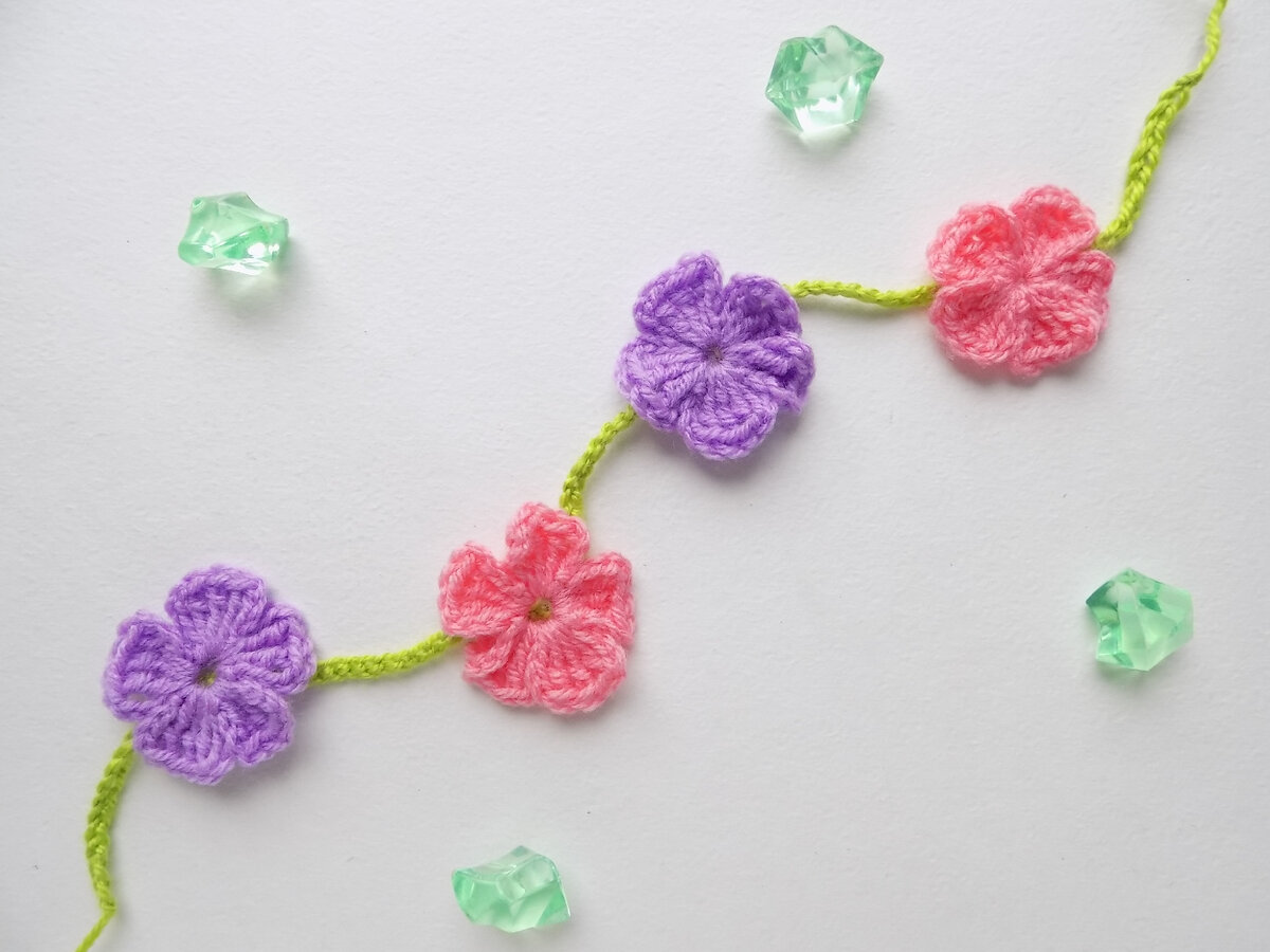 Цветочная гирлянда связанная крючком. Мастер-класс