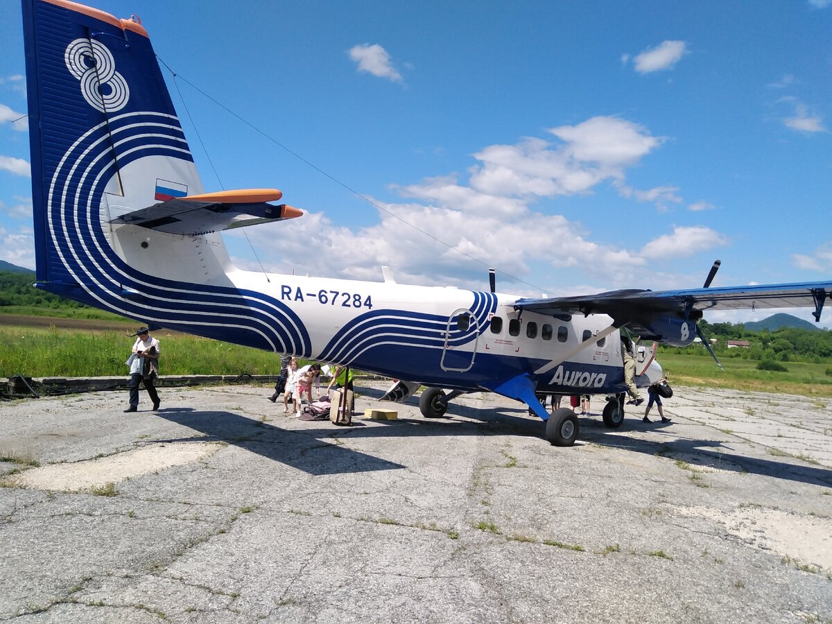 Самолёт местных авиалиний в глубинке Приморья.