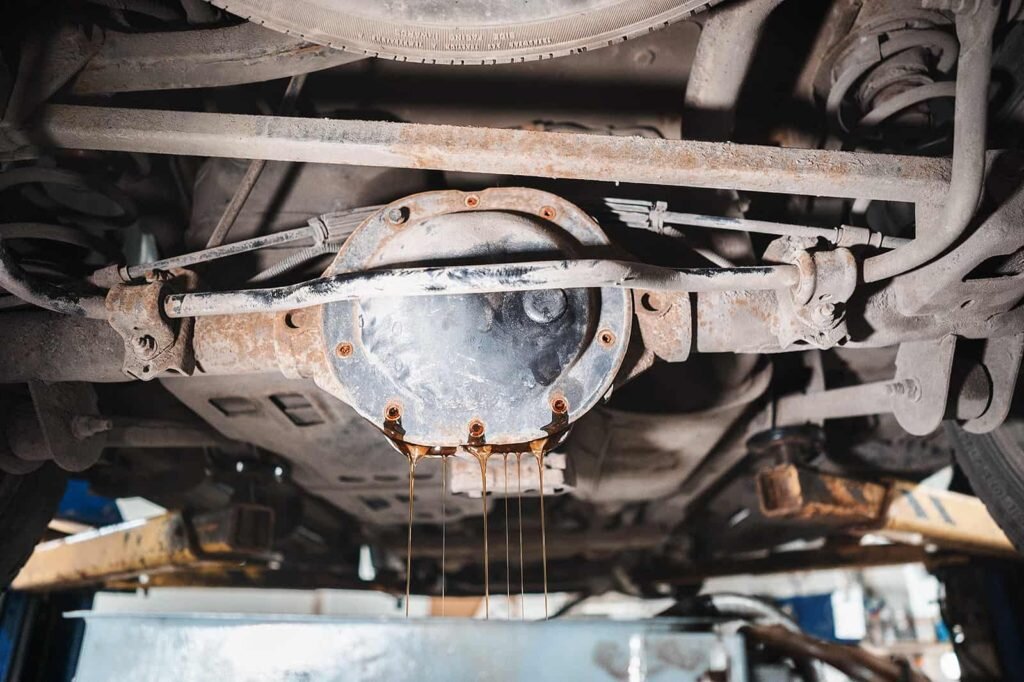 Откручиваем болты и срываем крышку