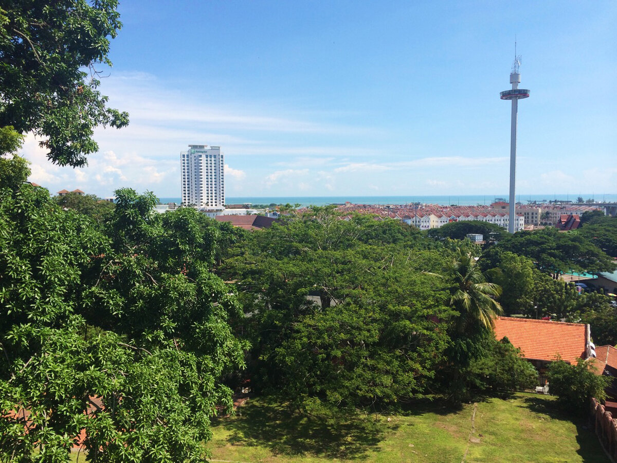 Вид на Малакку и Малакский пролив с холма Св. Павла