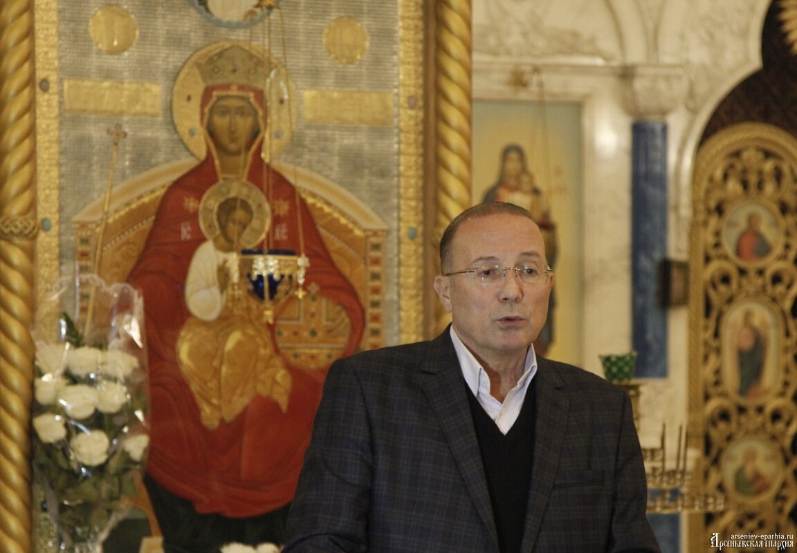 Писатель Виктор Николаев