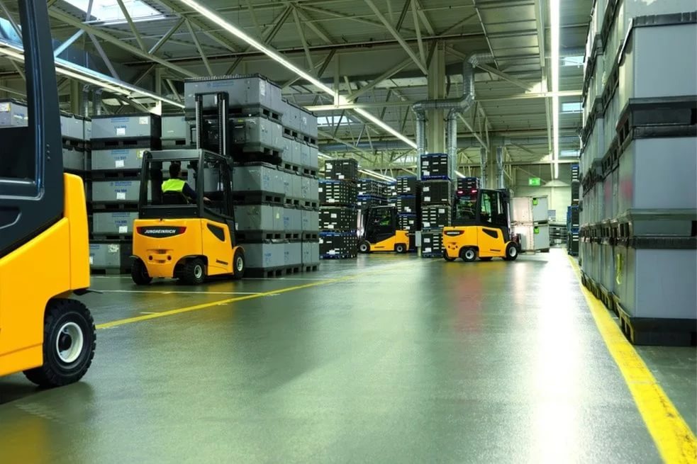 Вилочные погрузчики на производстве