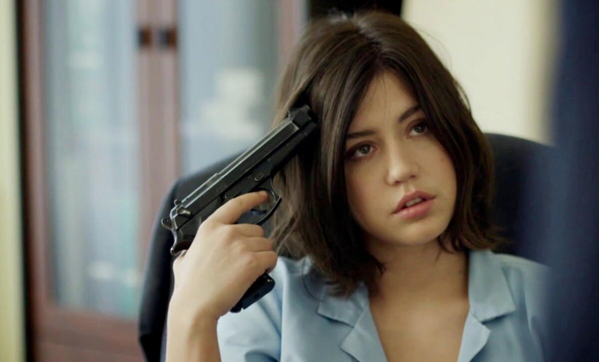 Роковое влечение 2023. Роковое влечение сериал 2019. Adele Exarchopoulos Eperdument 2016. Роковое влечение гиф.