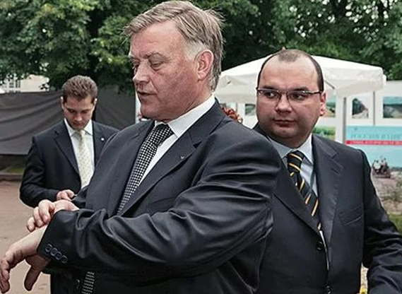 Владимир Якунин нанимал структуры связанные с "МиП" в качестве подрядчиков. Сергей Михайлов (справа) спасти репутацию главы РЖД не смог...