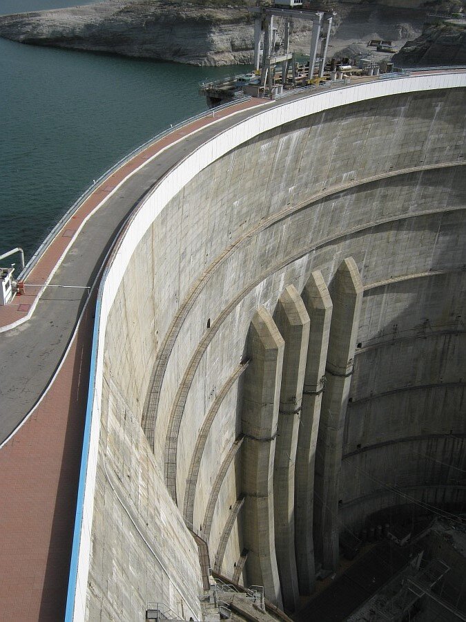 Чиркейская ГЭС водосброс. Чиркейская ГЭС глубина. Чиркейское водохранилище водосброс. Себзор ГЭС. Дамба алматы