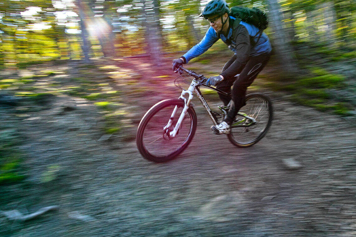 
Основная идея тура, это весело и быстро спускаться на велосипеде по горным трейлам разной сложности, кататься весь день, проводить время в горах в компании единомышленников, улучшать навыки езды на велосипеде, и получать удовольствия от скорости, разумной физической нагрузки и единения с природой.